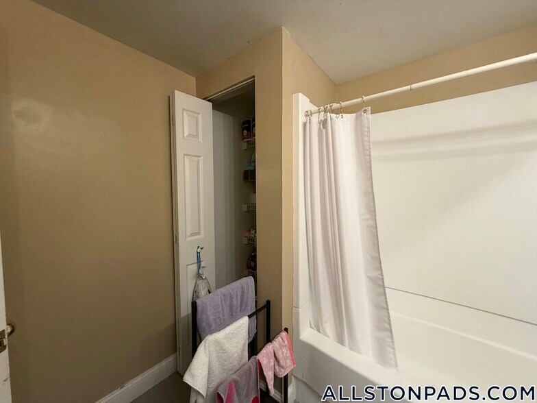 Building Photo - 15 N Beacon St