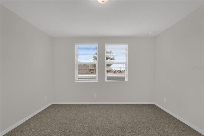 Building Photo - 5526 Clove Row