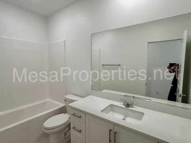 Building Photo - 8407 Gabrielino Ct