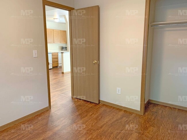 Building Photo - 622 S Loomis Ave