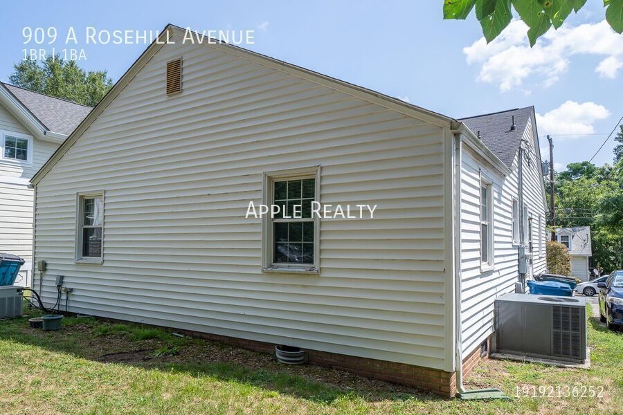 Building Photo - 909 Rosehill Ave