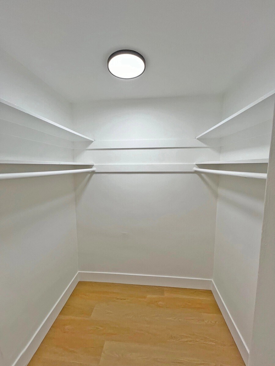 Building Photo - 118 S Wetherly Dr