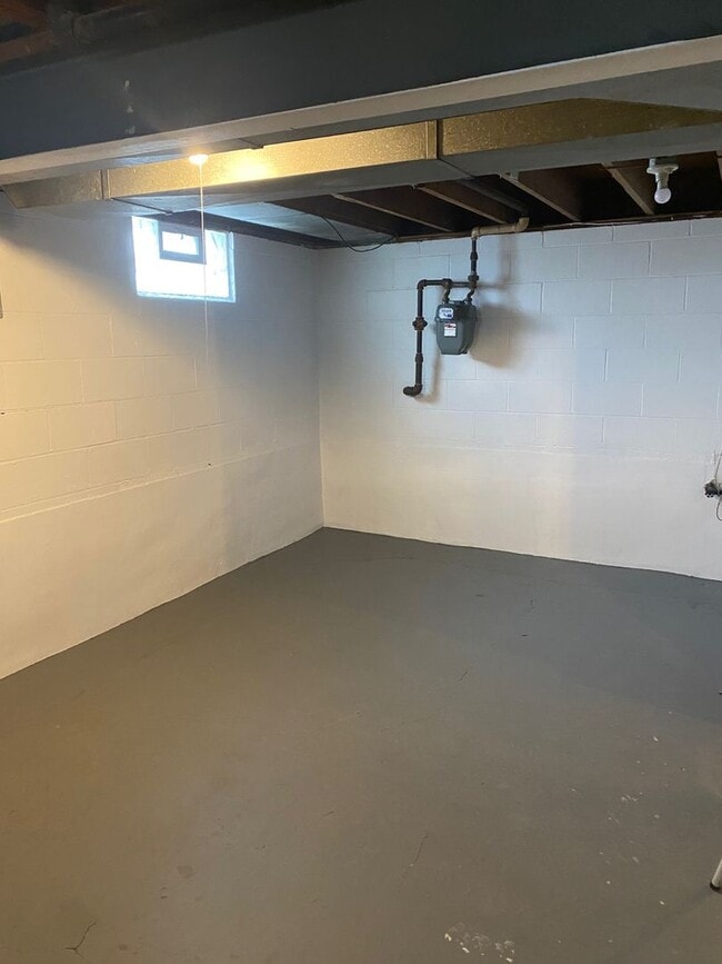 Building Photo - 817 Gary Ave SE