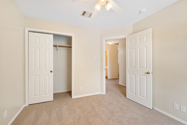 Building Photo - Stunning 4-Bedroom Home in Cedar Park with...