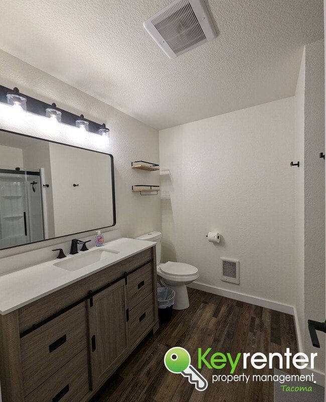 Building Photo - Modern 3 Bedroom, 2.5 Bathroom Fully Furnished Puyallup Duplex in Prime Location