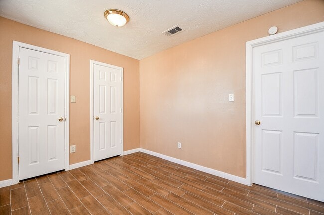 Building Photo - 4926 Ridgestone St