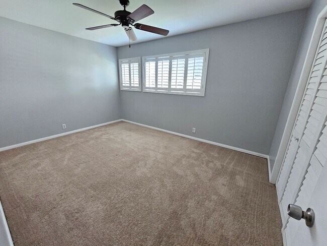 Building Photo - 4BD/2BA Available Near El Dorado Park!!