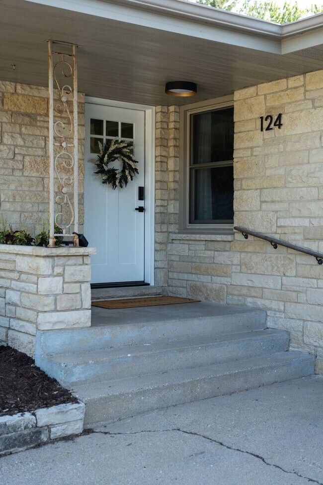 Building Photo - Updated 3 bedroom Delafield ranch