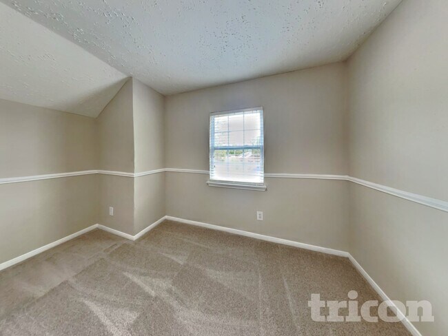 Building Photo - 2013 Greenwood Dr