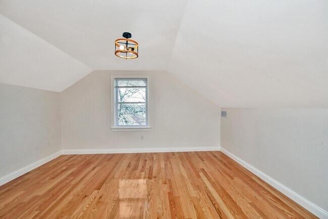 Building Photo - 30 Hiawatha Rd