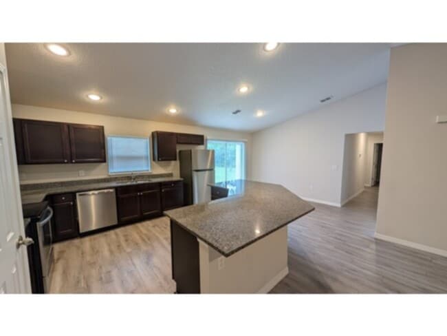 Building Photo - Palm Coast 4 Bedroom Newer House Available...