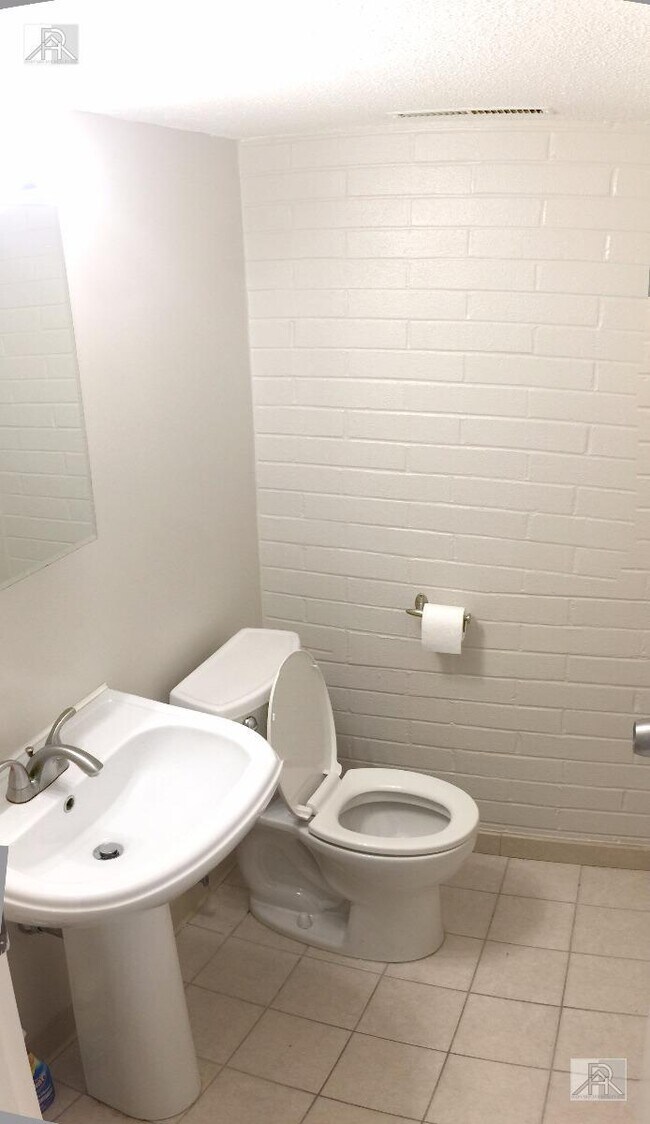 Building Photo - 2 bedroom in Brookline MA 02445