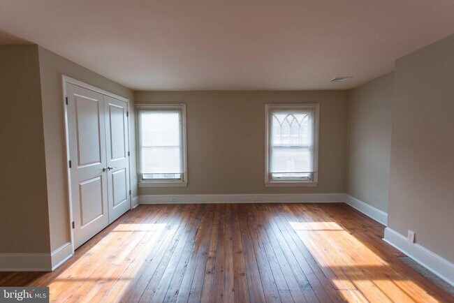 Building Photo - 723 Spruce St