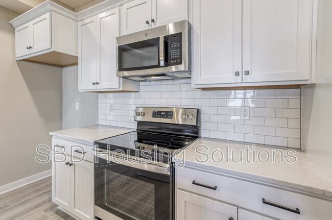 Building Photo - 27301 E Oak Vw Dr