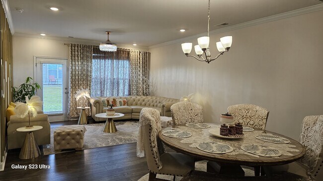 Building Photo - 1657 Pendula Ln