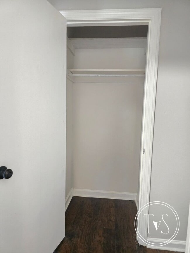 Building Photo - WINTER MOVE-IN SPECIAL: 50% OFF 1st FULL MONTH OF RENT** (**see description for details)