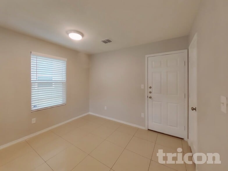 Building Photo - 10718 Castello Cyn