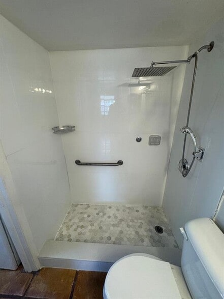 Building Photo - 6031 Shakerwood Cir