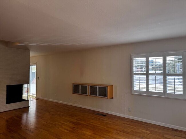 Building Photo - Charming Two Bedroom Pacific Grove Home