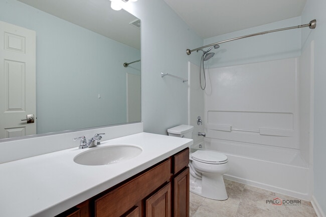 Building Photo - 231 Lionel Dr
