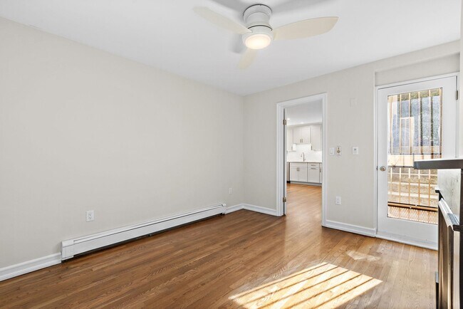 Building Photo - 211 14TH St