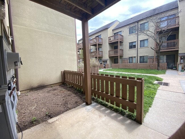 Building Photo - 1002 Linden Ave