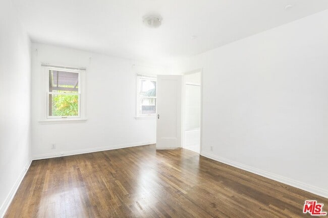 Building Photo - 10516 Ayres Ave