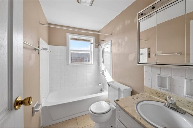 Building Photo - 717-717 Southfield Ct