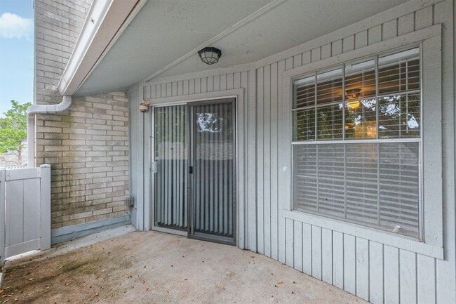 Building Photo - 10837 Braes Bend Dr