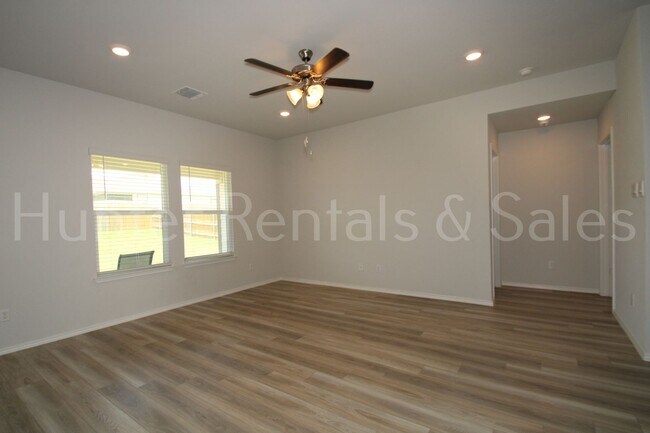 Building Photo - Spacious Open-Concept 3 Bedroom Home with Split Floor Plan
