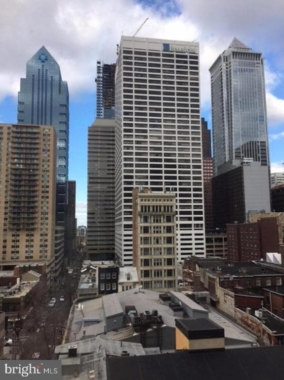 Building Photo - 135 S 19th St