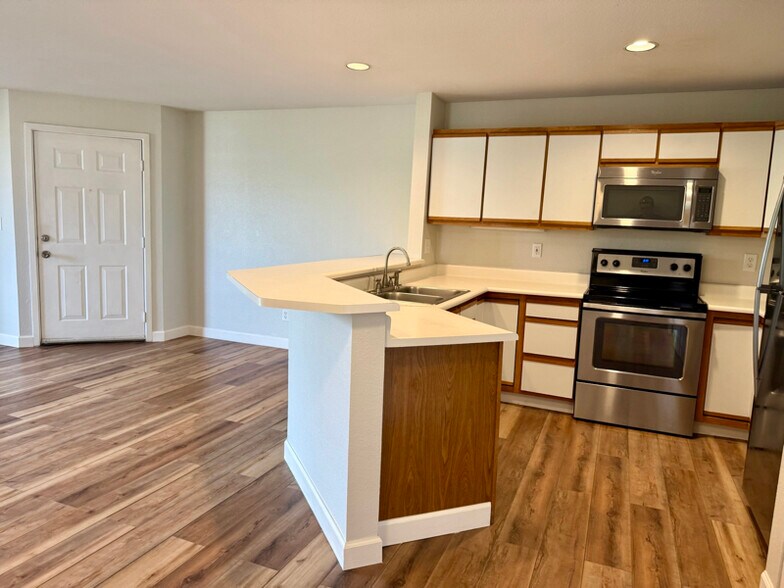 Building Photo - 33 S Boulder Cir