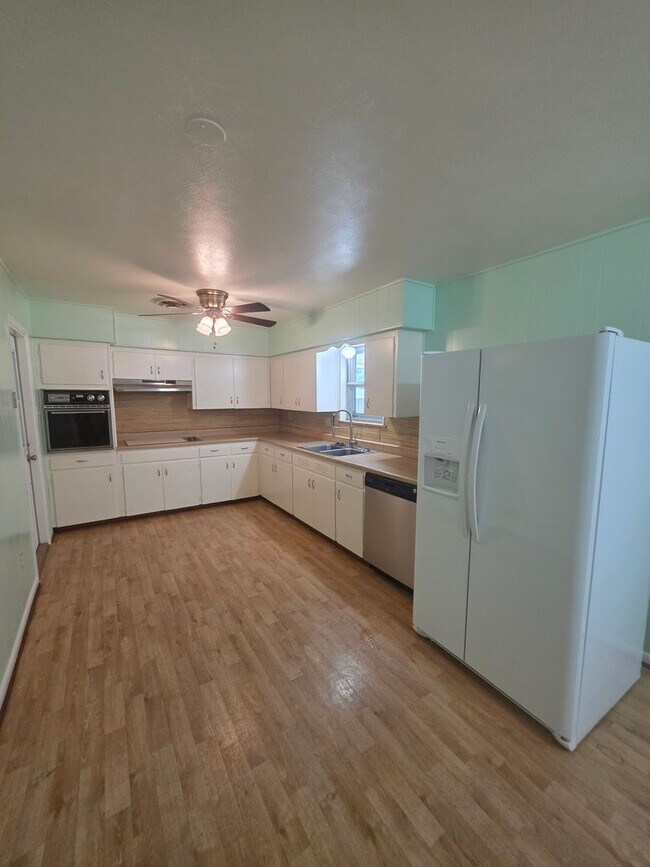 Building Photo - Charming 3/2 in Copperas Cove