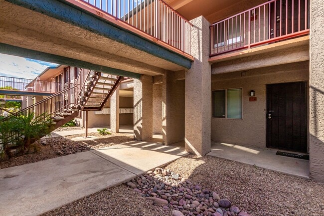 Building Photo - Remodeled 2-Bedroom, 2-Bath Condo in Prime Scottsdale Location