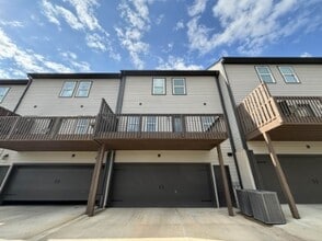 Building Photo - 4242 Lennox Dr