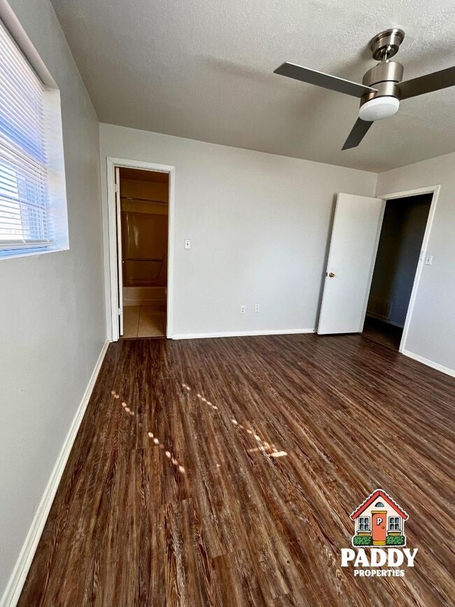 Building Photo - 102 Farm to Market 1001