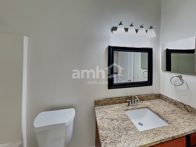 Building Photo - 1951 Southern Oak Loop