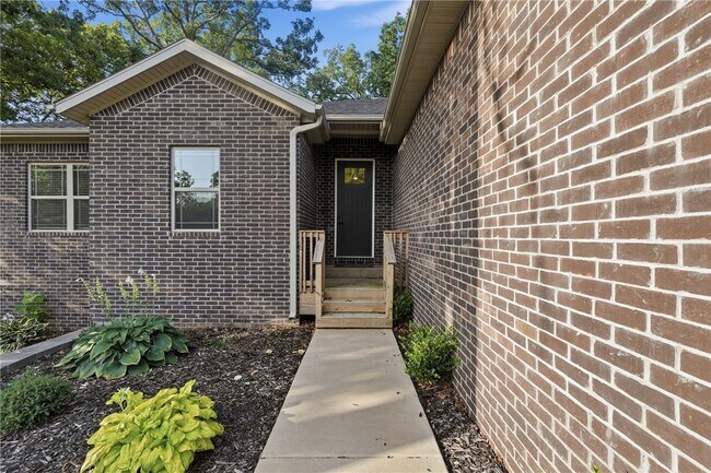 Building Photo - 8 Leyland Dr