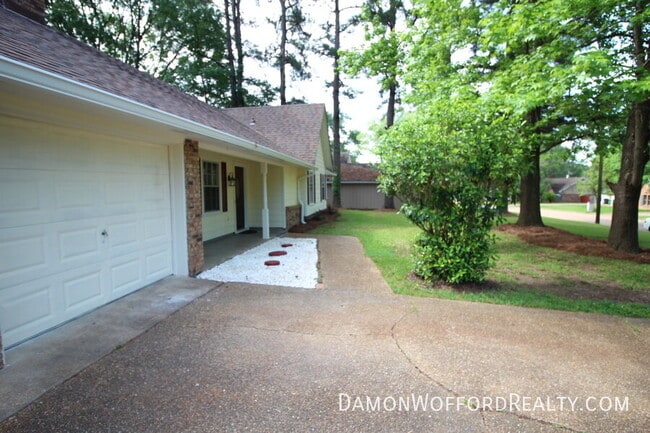 Building Photo - 308 Longmeadow Ct N