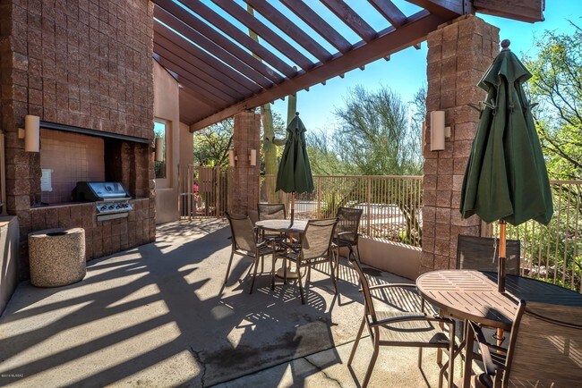 Building Photo - 6655 N Canyon Crest Dr