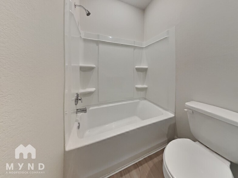 Building Photo - 15442 Maple Ter Dr