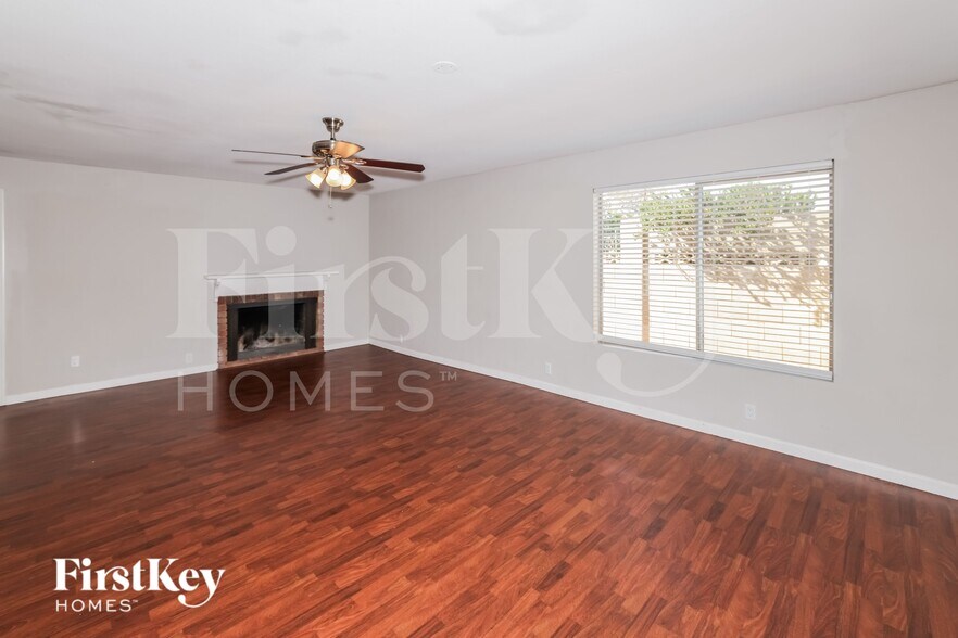 Building Photo - 3631 W Caron St