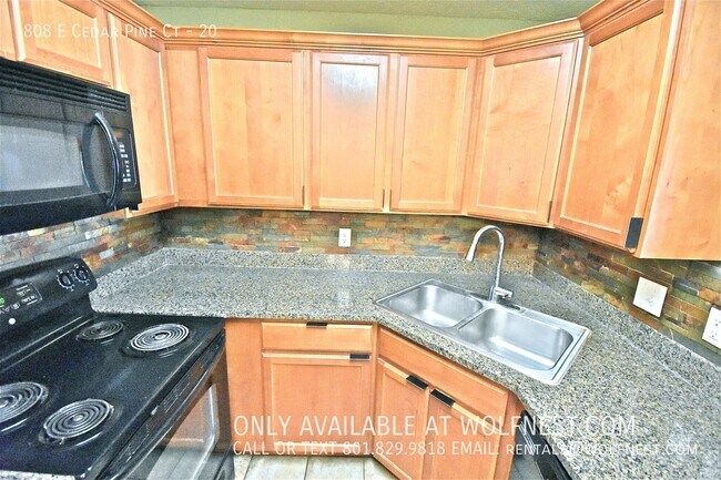 Building Photo - 808 Cedar Pine Ct
