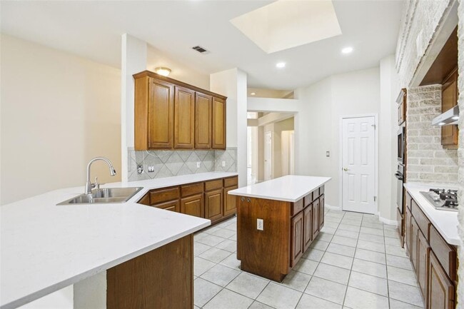 Building Photo - 10120 Treasure Island Dr