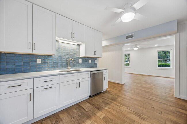 Building Photo - Newly Remodeled Beachside Home – Walk to the Ocean