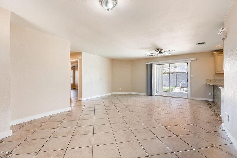 Building Photo - 814 W Villa Maria Dr