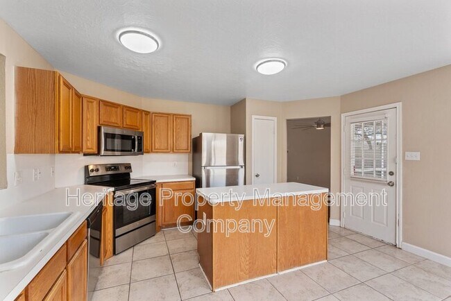 Building Photo - 13115 Almond Bend Dr