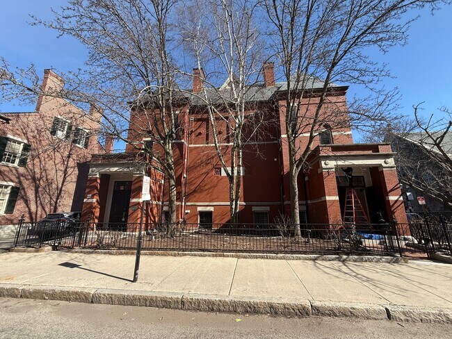 Building Photo - 37 Kirk St