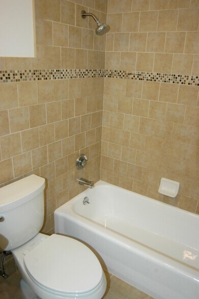 Building Photo - 1028 3rd St