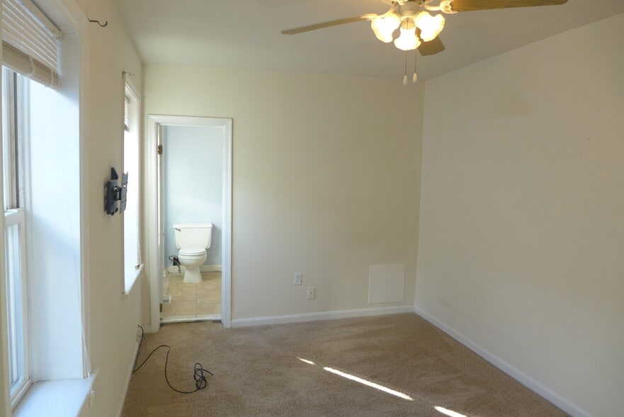 Building Photo - 512 S Wolfe St